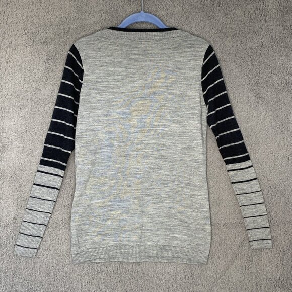 Women's SmartWool V-Neck Gray Black Stripe Sweater Size Medium Merino Wool - Picture 2 of 7
